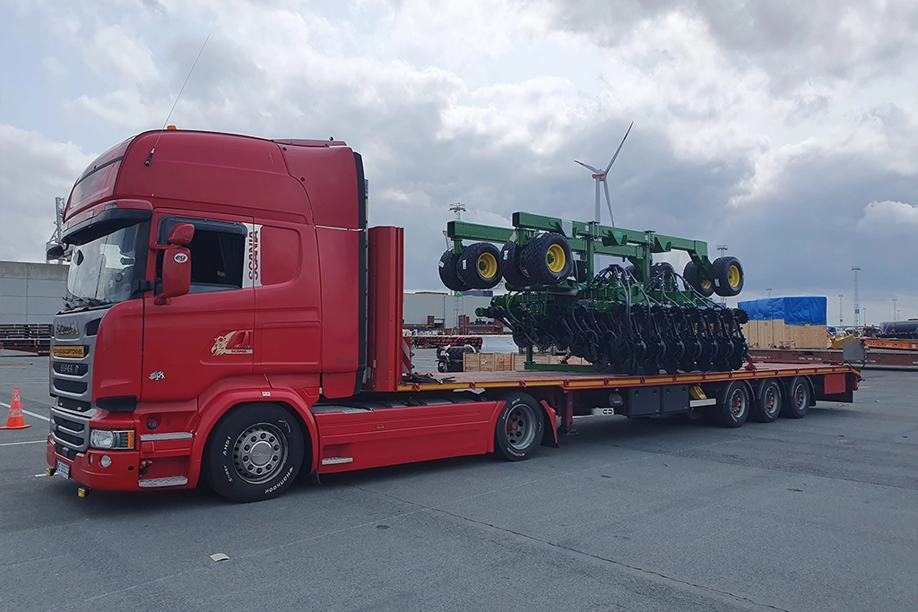 ansamblu camion Scania si platforma extensibila